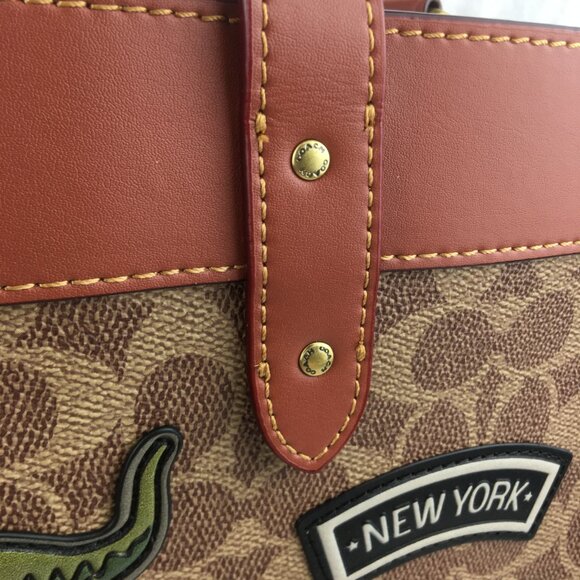 NWT Coach Field Tote In Signature Canvas With Patches - Picture 7 of 12